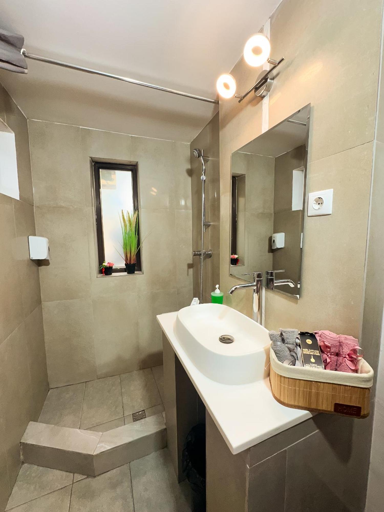 Venus Central Lux Studio Craiova Ngoại thất bức ảnh